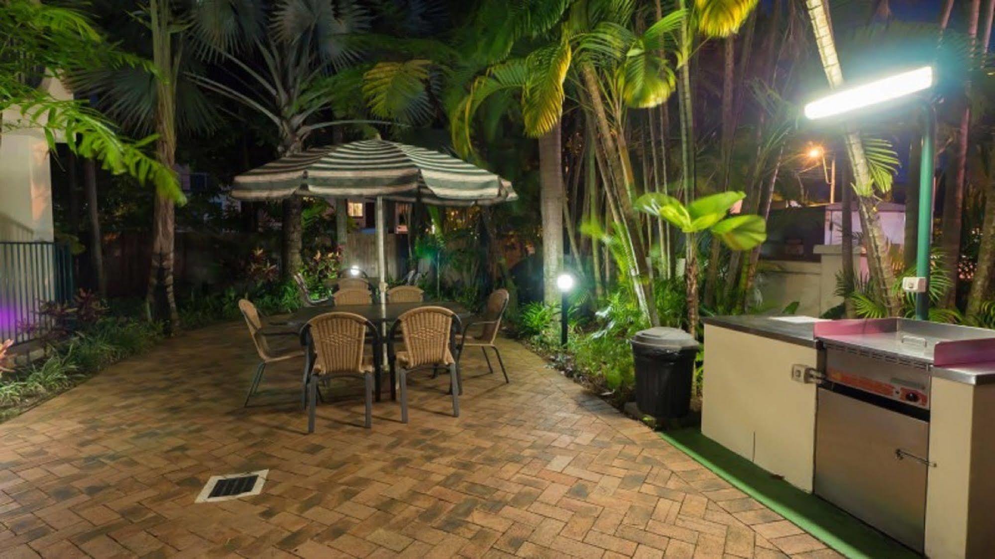 Tropic Towers Apartments Cairns Buitenkant foto